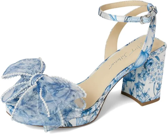 Сандалии Duke от Blue by Betsey Johnson с цветочным декором и устойчивым квадратным каблуком