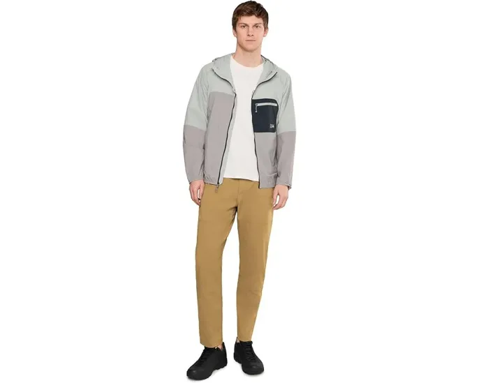 Ветровка Wind Veil™ Hooded Jacket от Mountain Hardwear с вентиляционным клапаном и карманами