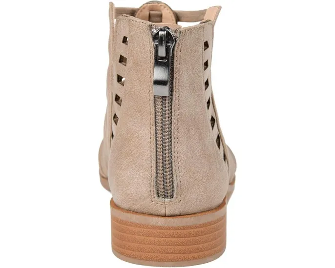 Journee Collection Сандалии Delilah на низком клине с комфортной пеной Comfort Foam™