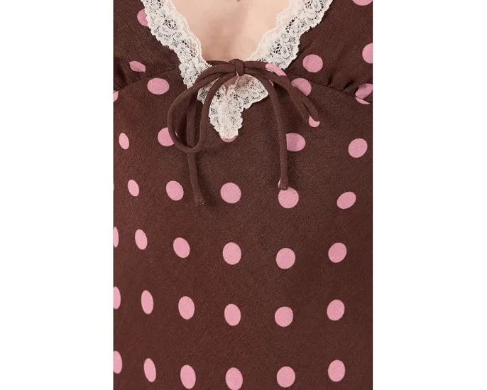 Платье макси Eyes On You Maxi с V-образным вырезом и кружевом