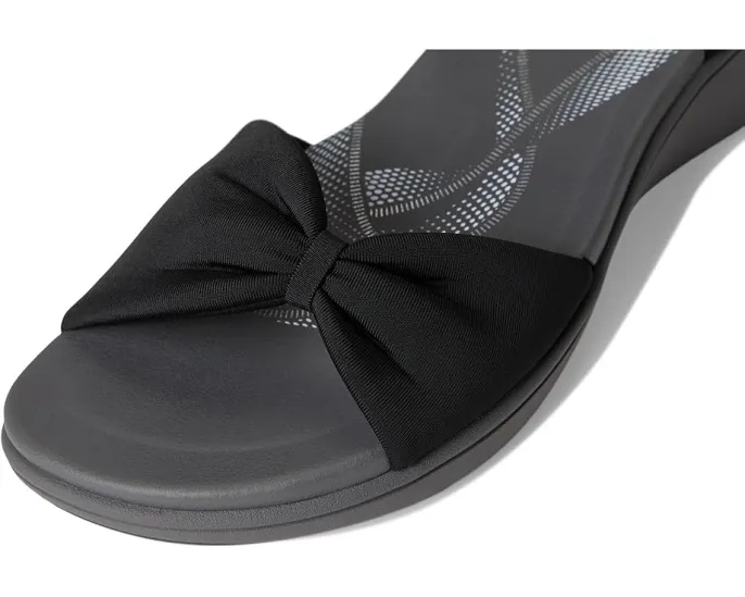 Сандалии Clarks Breeze Rae Sara из мягкого нубука на платформе