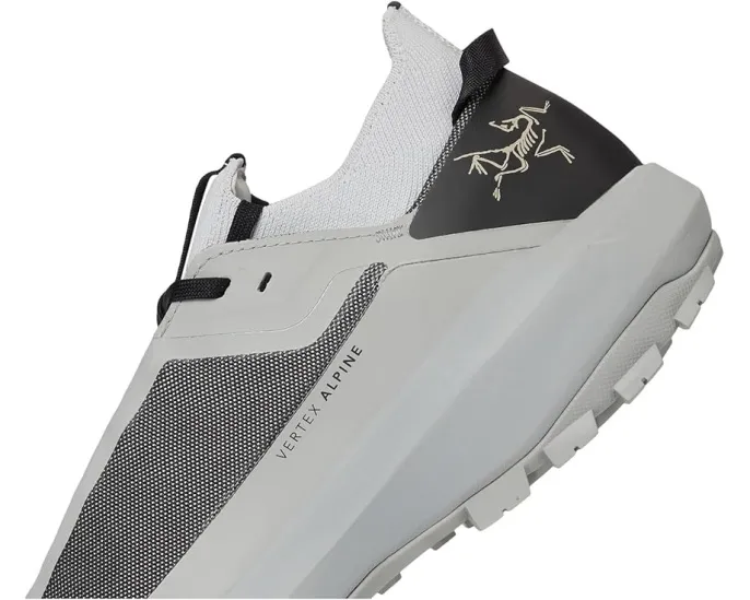 Кроссовки Vertex Alpine с цельным мыском и подошвой Vibram MegaGrip