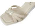 Босоножки Anne Klein Jonelle с жемчужным декором и котячьим каблуком