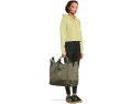 Сумка-тоут adidas by Stella McCartney из переработанного полиэстера с двумя отделениями