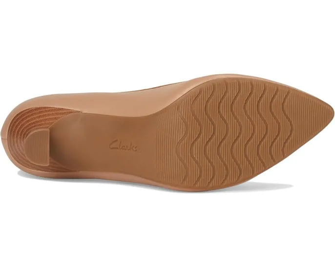 Туфли-лодочки Clarks Kataleyna West с острым носом и пеной Ultimate Comfort