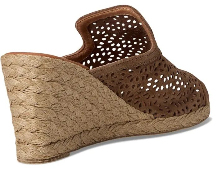 Сандалии Nissa на танкетке из рафии с перфорированным верхом