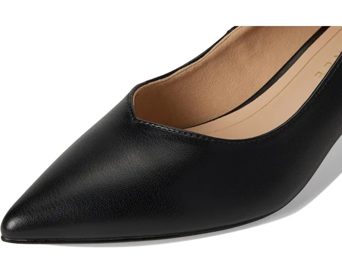 Туфли Journee Collection Pammie на каблуке kitten с заостренным носком и стелькой для комфорта