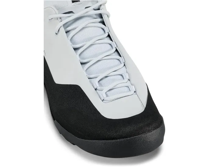 Трекинговые ботинки Arc'teryx Konseal с мембраной DWR и подошвой Vibram