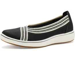 Слипоны Breezesky Air от Clarks с эластичными вставками и стелькой Cloudsteppers