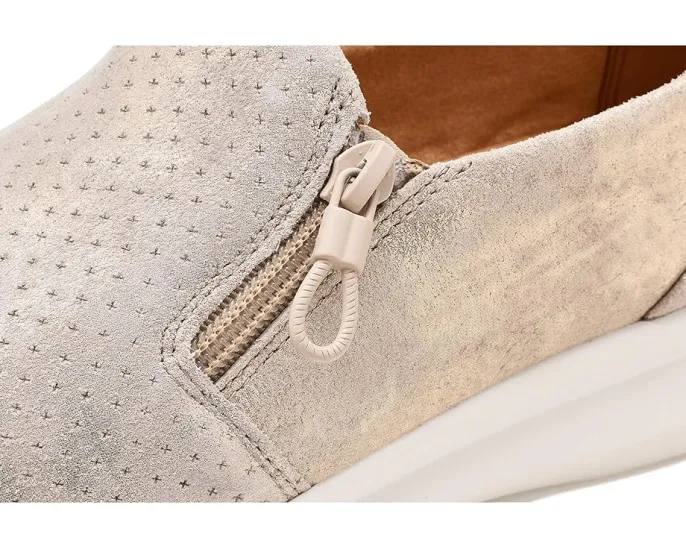 Повседневные туфли Clarks Lynell Sky с клиновидным каблуком и застежкой-молнией