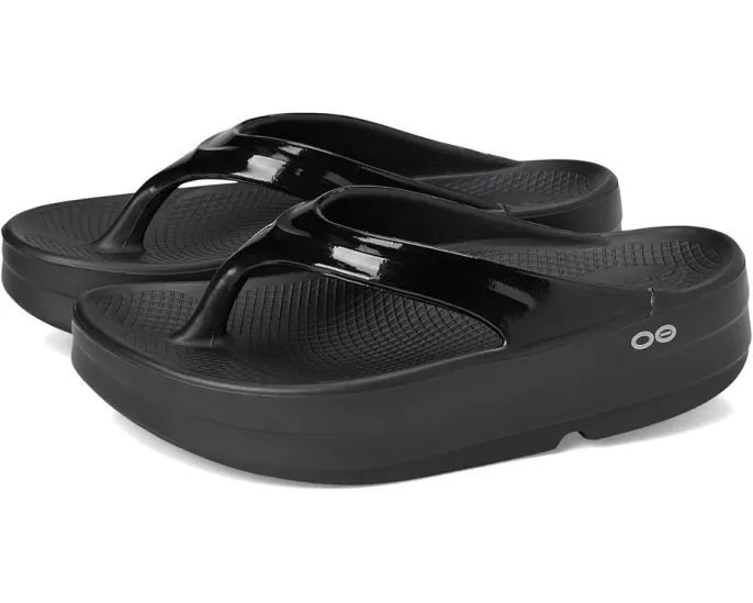 Сланцы OOFOS Oomega Thong с технологией OOfoam для восстановления