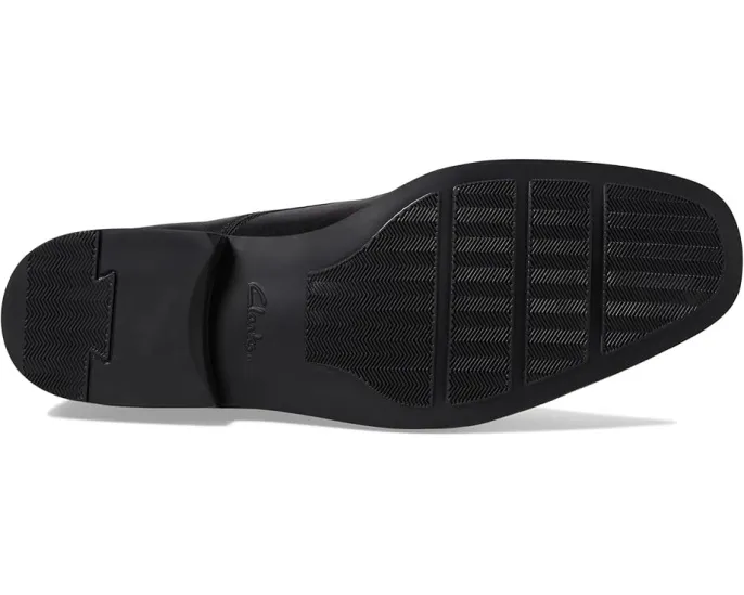 Туфли Clarks Tilden Cap с блестящей кожей и двойной резинкой