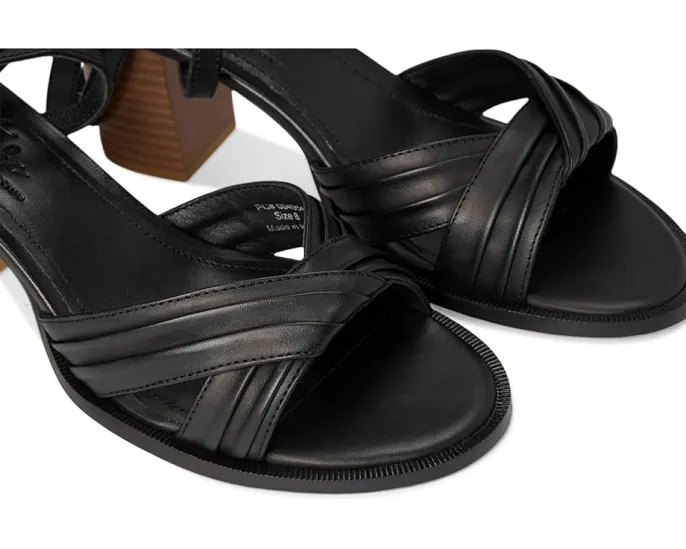 Сандалии Freeda с ремешком вокруг щиколотки от Journee Collection