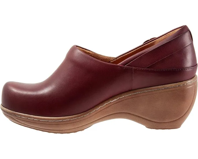 Сабо SoftWalk Minna с декоративной пряжкой и платформой