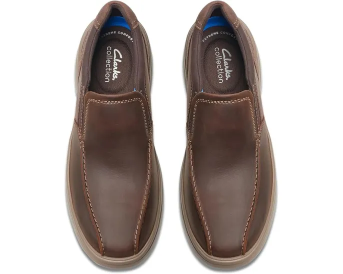 Слипоны Bradley Step от Clarks с технологией Contoured Comfort