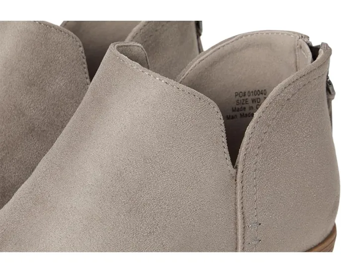 Ботильоны Livvy из искусственной замши с разрезом сбоку и кисточкой Journee Collection