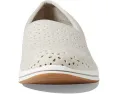 Кеды Breeze Emily на липучке с лазерной резкой в цветочном дизайне от Clarks
