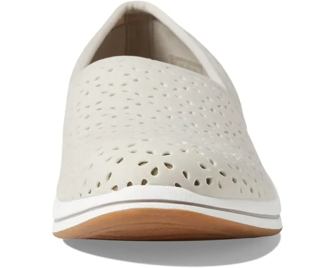 Кеды Breeze Emily на липучке с лазерной резкой в цветочном дизайне от Clarks