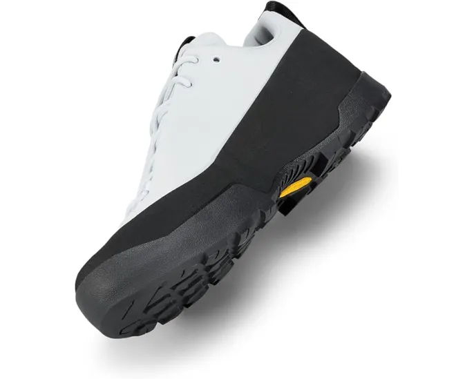 Трекинговые ботинки Arc'teryx Konseal с мембраной DWR и подошвой Vibram