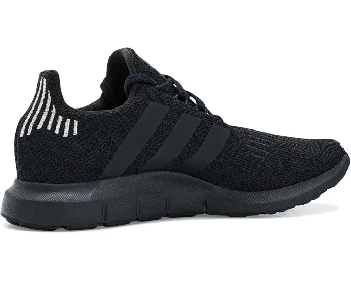 Беговые кроссовки Adidas Swift Run с текстильным верхом