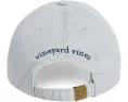 Бейсболка Vineyard Vines Classic с кожаным ремешком и вышитым китом