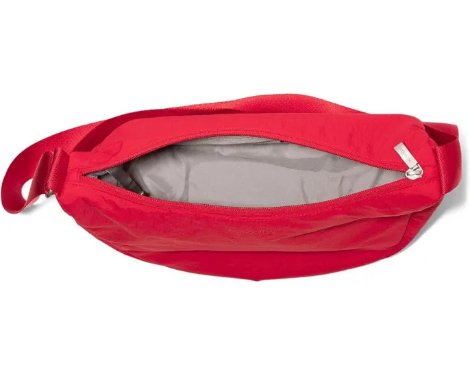 Сумка кроссбоди Swift Crescent Crossbody от Baggallini с полумесяцем