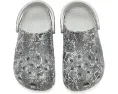 Классические сабо Crocs с сезонным принтом на платформе