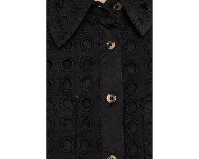 Блузка Eyelet Short Sleeve Collared Button Down от CeCe из гипюра