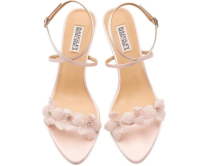 Туфли Badgley Mischka Whitney с цветочным декором из жемчуга и расклешенным каблуком