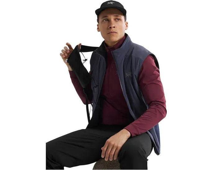 Легкий утепленный жилет Arc'teryx Atom с влагостойкой тканью