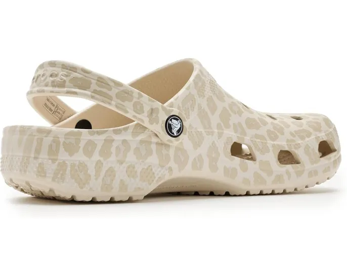 Классические сабо Crocs с сезонным принтом на платформе