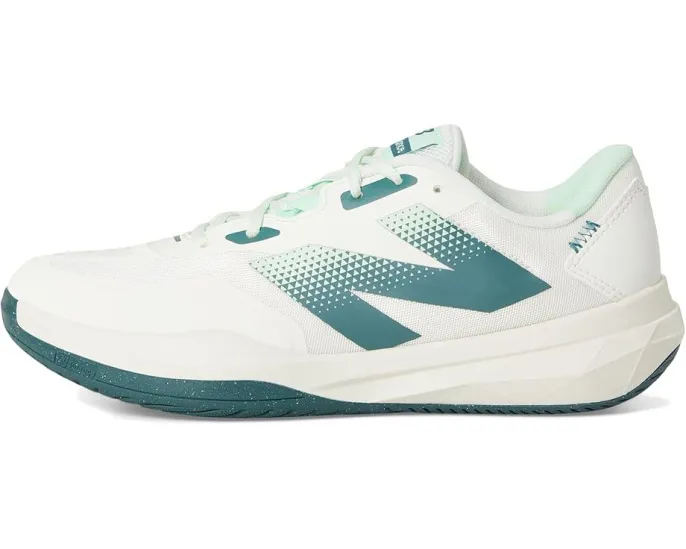 Теннисные кроссовки New Balance 796v4 с технологией FuelCell и прочной подошвой