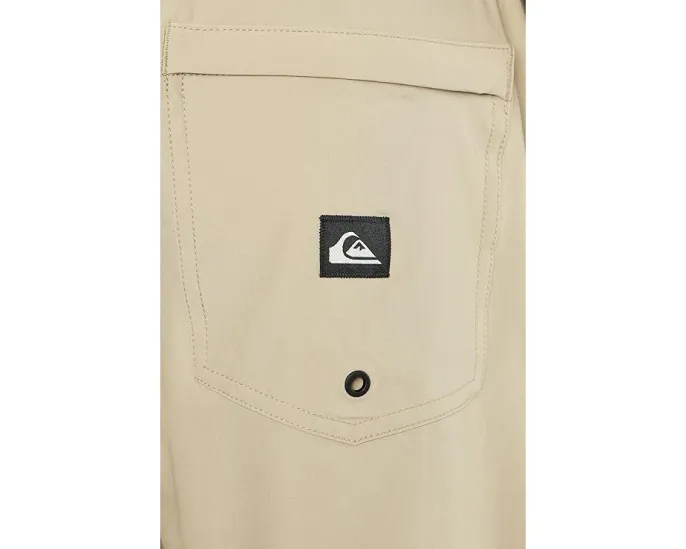 Гибридные шорты Taxer Amphibian 18 от Quiksilver с водоотталкивающей отделкой