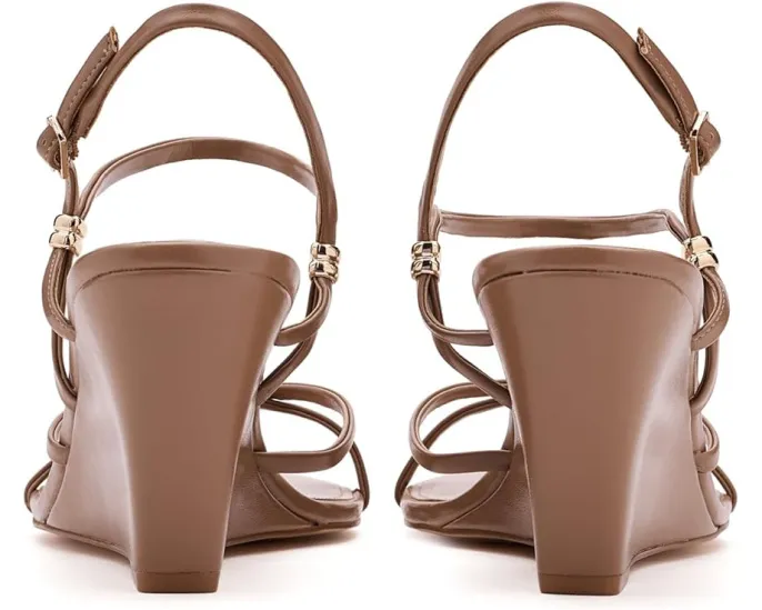 Босоножки Deliney от Calvin Klein на платформе с регулируемой пяткой