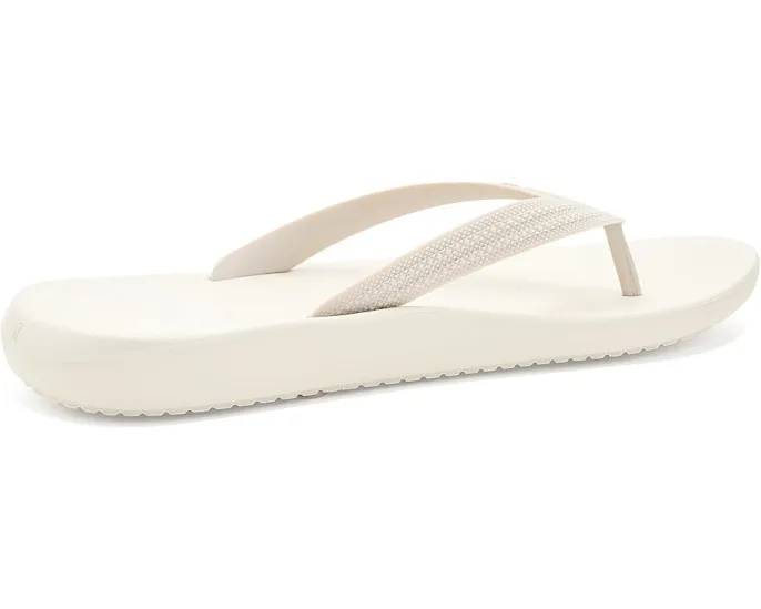FitFlop Iqushion Textured-Strap Flip-Flops с клиновидным каблуком