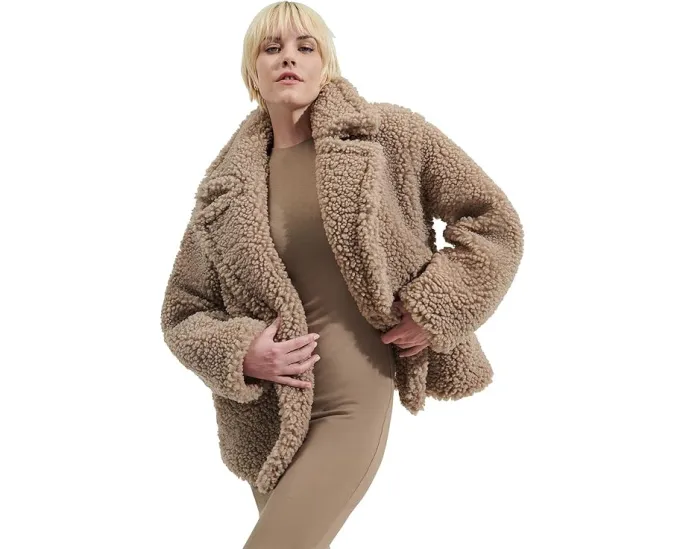 UGG Gertrude короткое пальто из плюша с воротником лацканы и утепленными карманами