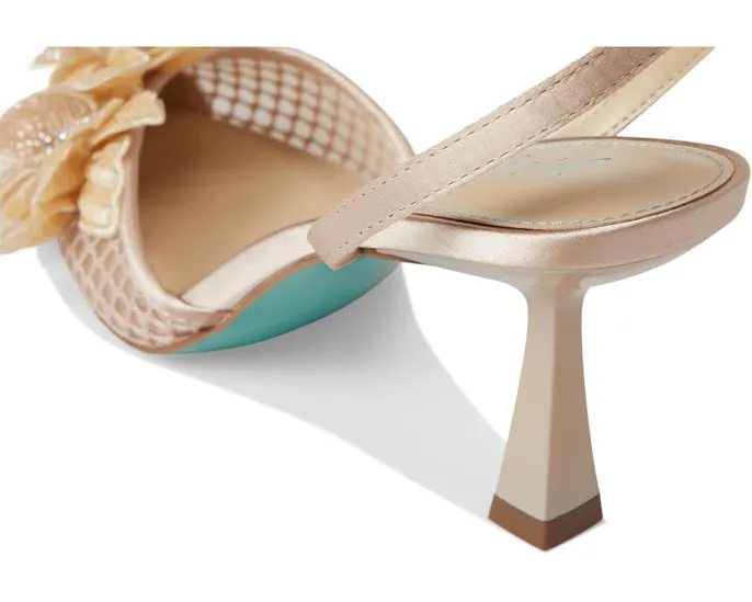Туфли Susie на шпильке с цветочным декором от Blue by Betsey Johnson