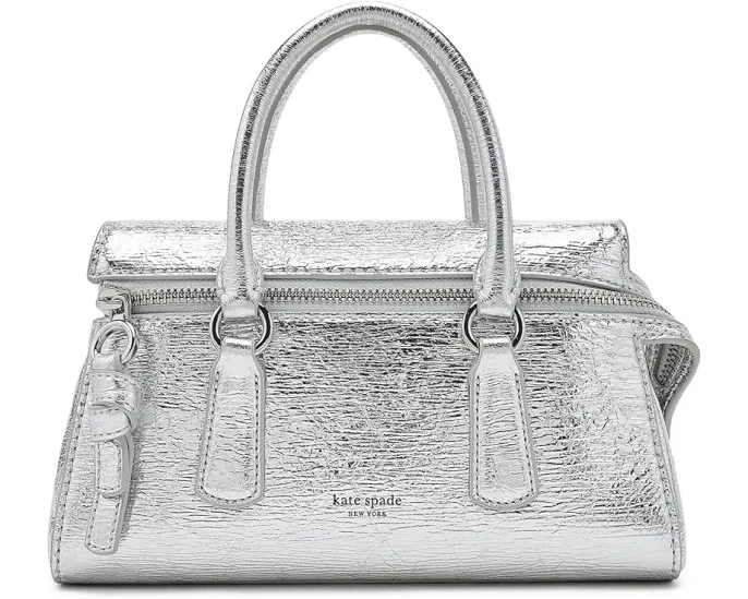 Мини сумка Kate Spade New York из металлизированной кожи с тисненым логотипом