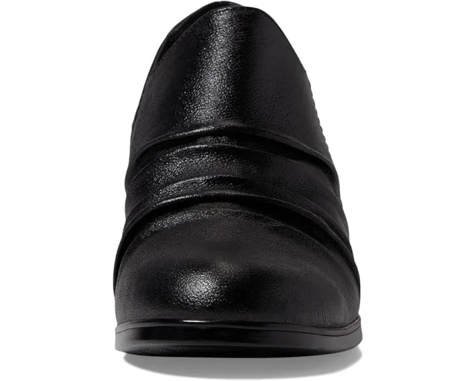 Туфли-лодочки Clarks Emily2 Cove с плиссированным верхом и устойчивым каблуком