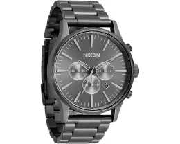 Nixon Sentry Chrono с корпусом из нержавеющей стали и водонепроницаемостью 100 метров