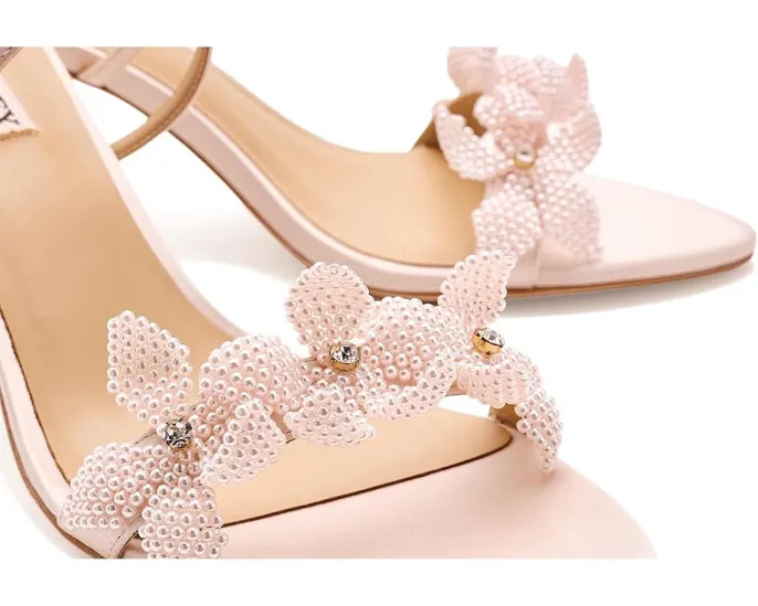 Туфли Badgley Mischka Whitney с цветочным декором из жемчуга и расклешенным каблуком
