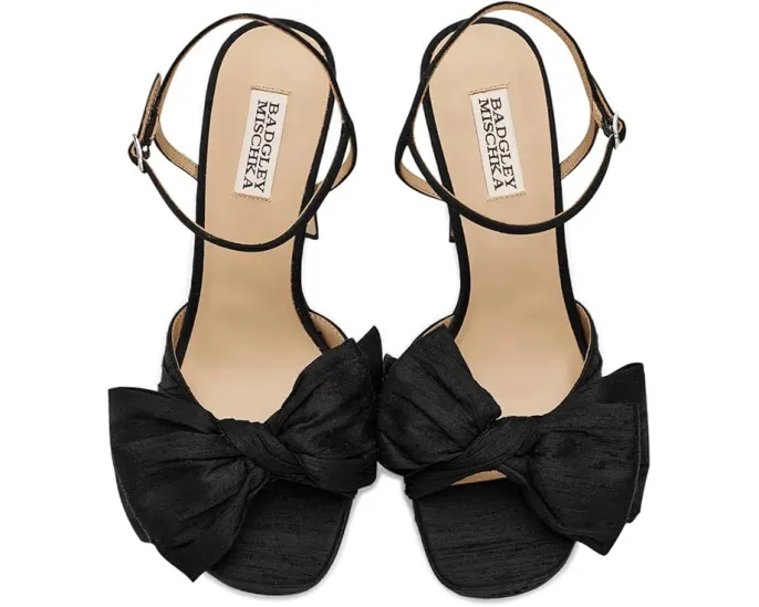Badgley Mischka Oliva — эффектные туфли с квадратным носком, бантом и платформой