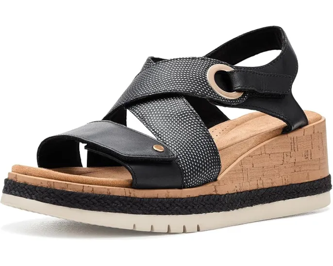 Сандалии Clarks Kidiki Sun на клиновидном каблуке из нубука