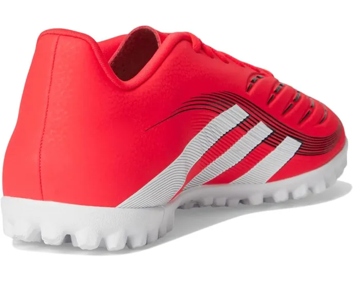 Кроссовки Predator Club Turf от Adidas с верхом из резины и технологией Strikescale