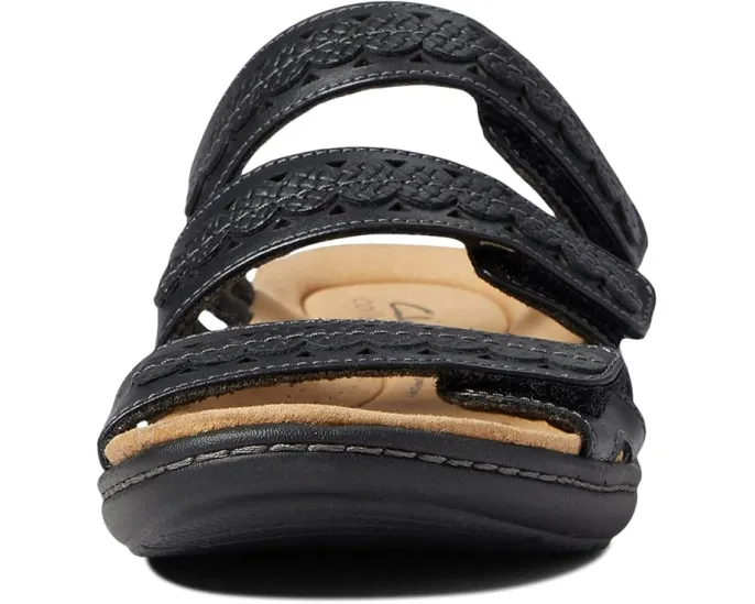 Сандалии Laurieann Cove с открытым носком и детализированными ремешками Clarks