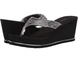 Сандалии GUESS Sarraly на платформе с металлическим декором и танкеткой