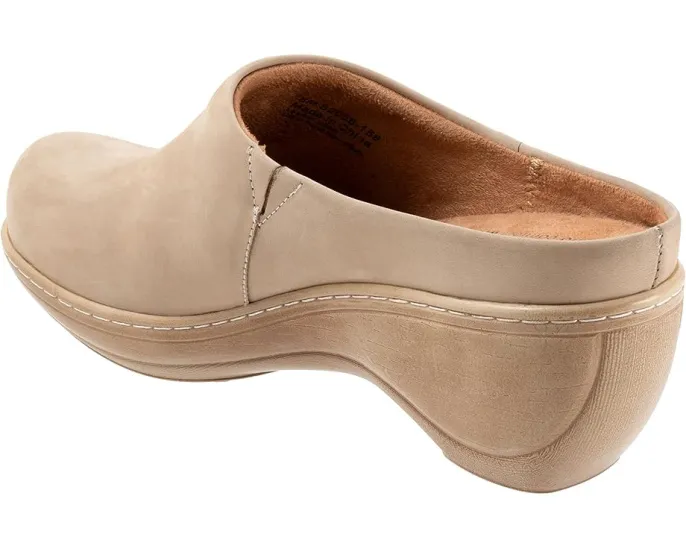 Кожаные клоги SoftWalk Madison с противоскользящей подошвой и съемной стелькой