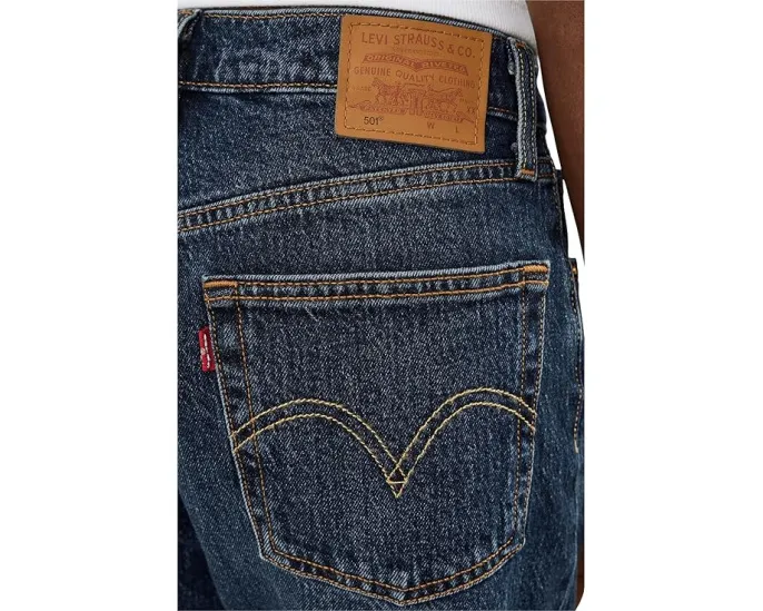 Джинсы Levi's 501 Crop зауженного кроя с высокой посадкой и потертостями