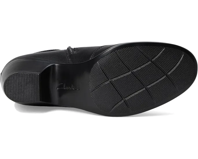Ботильоны Clarks Emily 2 Belle с миндалевидным носком и ремешком на пряжке сзади