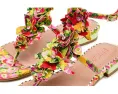 Босоножки Kenedy с цветочными аппликациями и ремешком от Blue by Betsey Johnson